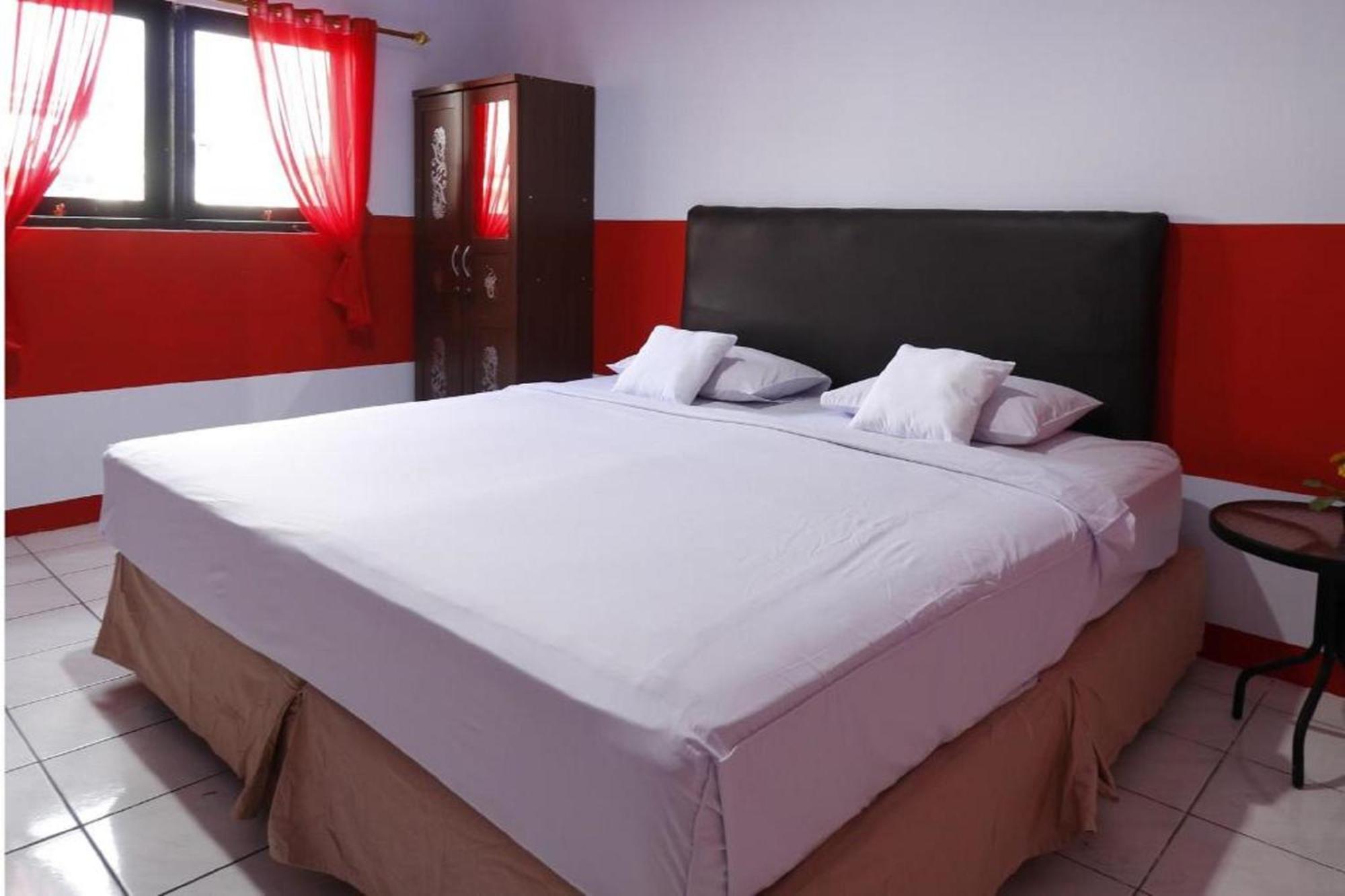 Oyo 93168 Permata Ria 2* Manado