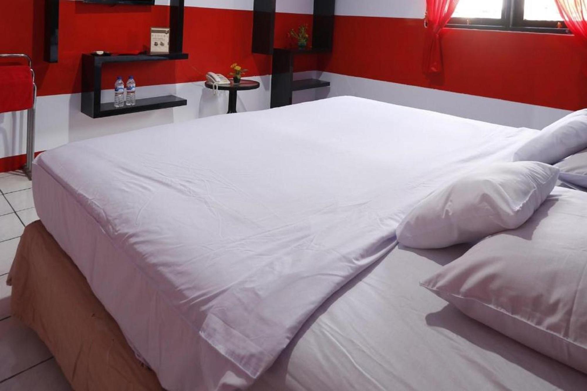 Oyo 93168 Permata Ria 2* Manado